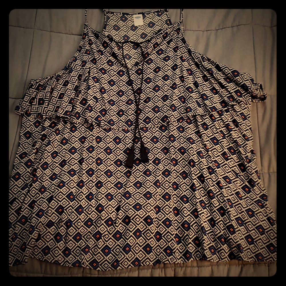 XL Old Navy strappy top with top layer and tassels